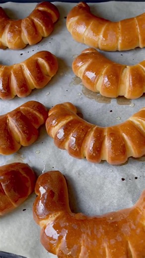 🥖 These Jam-Filled Rolls Are Softer Than You Think! 🍓 Super soft, fluffy sweet buns with a jam center — perfect for breakfast or a cozy snack. 📕 Full recipe: https://www.joinyourlife4u.com/jam-filled-rolls/ Link in Bio or head to joinyourlife4u.com #SweetBuns #JamFilledRolls #EasyBaking #HomemadeBread #BakingAtHome