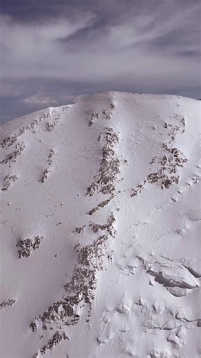 13K views · 232 reactions | POV: you booked our Top of the World with glacier landing and are witnessing the highest peak in North America from a unique perspective! This high altitude adventure is the closest you can get to Denali without climbing it and requires supplemental oxygen. The memories from this tour will last you a lifetime. | K2 Aviation | Facebook