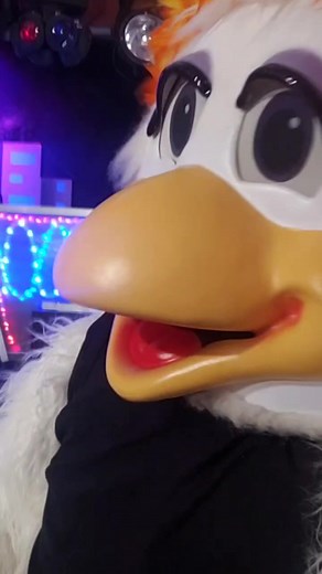 Helen Henny Vibing to Retro Music | Studio C Mascot | Chuck E Cheese