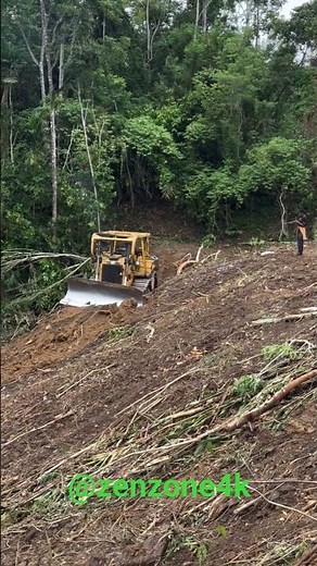 🚜 CAT D6 Bulldozer Working in Tough Terrain #caterpillar #CATD6 #CrawlerDozer #Dozer #catmachines
