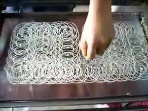 【深夜美食】馬來西亞美食！Roti Jala網麵包 造法都幾特別！有沒布馬來的朋友食過和介紹一下嗎？ 原片: https://goo.gl/g5zdZv #深夜美食 ================================ 【香港美食】荃灣邪惡火炙芝士熱狗 再加肉醬！ 地址詳情：www.weekendhk.com/home/?p=76544 【九龍城/元朗】超抵食！$10隻即開肥美生蠔 地址詳情：www.weekendhk.com/home/?p=76842 | 新假期JetSo