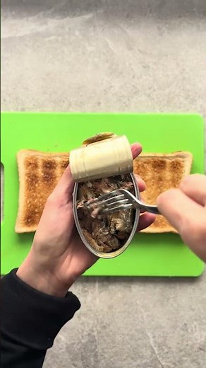 sardine sandwich