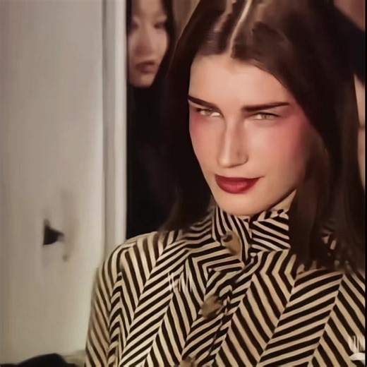 Eugenia Volodina in Diane von Furstenberg 2003 F/W Show