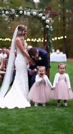 These Kids Stopped A Wedding Kiss 🤣💍