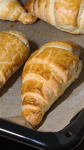 Crispy & Fluffy Croissant #bakingtips #croissants #cinnamonrolls