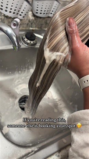 The Color Me Complete is the MOST booked package. A flat seamless sew-in, hair included custom colored extensions?! A steal! Before books close, choose wisely 🙇🏾‍♀️ #kchairstylist #blondehair #blackgirlblonde #sewin #leaveout