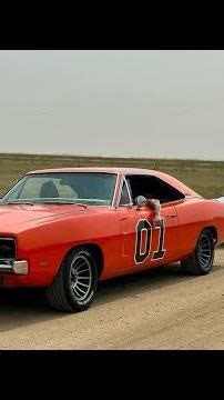 1969 Dodge Charger General Lee drifts and burnouts