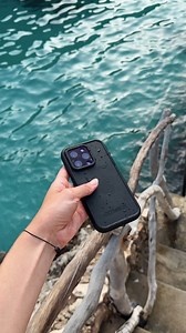Embrace the waters with our fully waterproof case! 💦📱 Take your phone on all your water-based excursions without a worry! Fully submerge and capture incredible underwater memories with our reliable waterproof protection. Shop: https://bit.ly/3DFhLhp | OtterBox