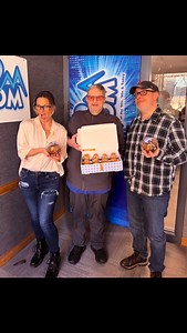 @nothingbundtcakes has ruined all other cakes for me. Respectfully ✊ Big thanks to Todd for coming in to hang out and watch me lose my composure on-air. 🧁 @nbc_scarborough_335 | 94.9 WHOM