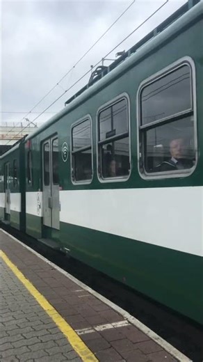 H5-ös HÉV indul a Szentlélek térről #bkk #máv #hév