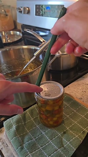 Pepper Jelly #canningrecipes #waterbathcanning #easycanning #peppers #pepperjelly