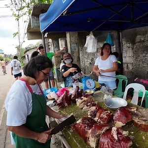 11M views · 210K reactions | The Best Lechon in the Philippines  #streetfood #filipinofood #Philippines | Travelwithchris | Facebook