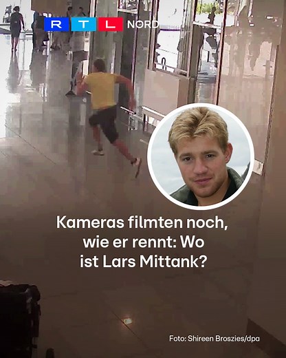 Seit elf Jahren sucht Sandra Mittank aus Marne ihren Sohn Lars. Er verschwindet spurlos im Bulgarien-Urlaub, Überwachungskameras filmen noch, wie er wegrennt. Was ist passiert? Und wo ist der junge Mann? Die neue Folge unseres True Crime-Formats "Tatort Nord" findet ihr ab sofort auf unserem YouTube-Kanal: https://www.youtube.com/watch?v=k_Ndn9HgVIc&t=9s | RTL Nord