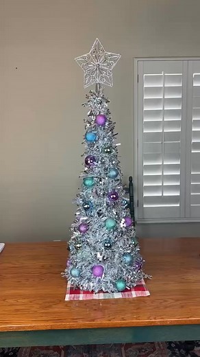 1.3K views · 12 reactions | Easy DIY Xmas Tree- Elaine uses all Dollar Tree items to craft this easy DYI #diy #diyprojects #xmas #christmas2025 # | Elaine HH | Facebook