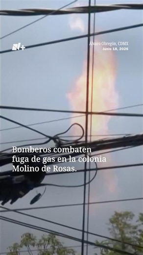 Bomberos intentan detener fuga de gas en la colonia Molino de Rosas, CDMX