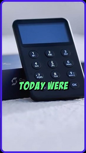 SafePal X1 Review - What’s Inside the Box?