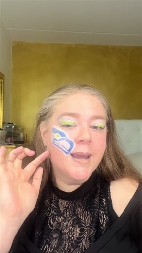 Makeup Looks for Seahawks Fans Before the Super Bowl