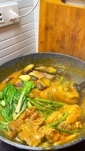Kare kare pata ng baboy #ulamideas #ulam #ulampinoyrecipe #ulampinoy #ulamfortoday #masarapnapagkain #MasarapNaSulitPa #masarapulam #karekarewithbagoong #foodlover #foodie #foodblogger #food #food #foodtrip #foodviral #foodporn #asianfood | John Carlo Aquino