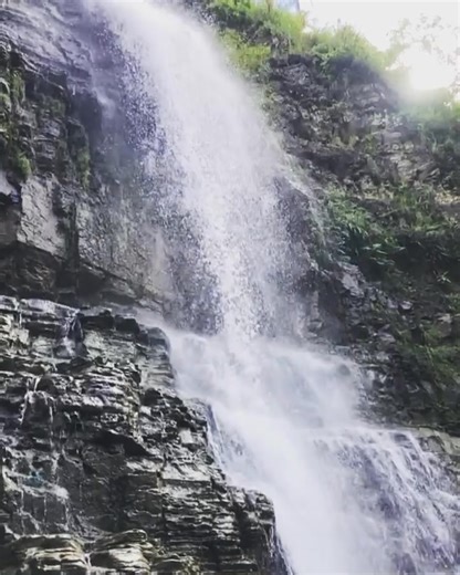 Happy Monday! Take it sloooooooooow, the week's just getting started. 📹 : @hikeguam with the awesome shots 😍 #guam #hikeguam #streams #rivers #nature #islandlife #adventure #hiking #micronesia #pacific #guamguide | The Guam Guide