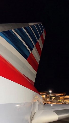 Exploring the Cabin Crew Rest Quarters on a 787 Dreamliner