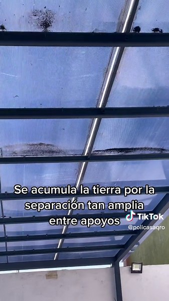 La separacion de los apoyos estructurales para Policarbonato celular de 6 mm debe ser menos a 0.90 m. Es importante que cuente con una pendiente pronunciada. #erroresconstruccion #policarbonato #pergolaspolicarbonato #terrazapolicarbonato #policarbonato💯💯👏👏😍 #usospolicarbonato #arquitectura #tipsdearquitectura #ingenieríacivil #techoscorredizos #diseñointeriores #bienesraíces #arquitecto #departamentos #diseñosdecasas #construccióndecasa