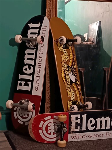 finally built my new element deck I got for my birthday. This has always been my favourite skateboard. 🖤 #skateboarding #skate #elementskateboards #element