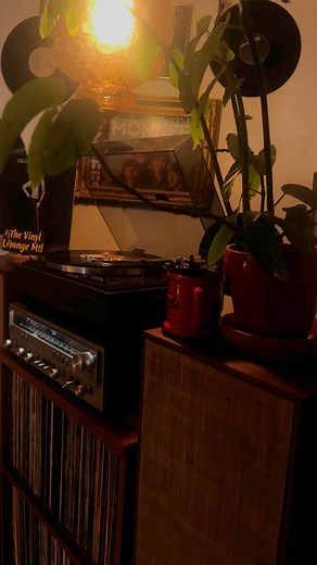 2.6K views · 207 reactions | ☕️ Good morning and splendid Saturday to you all. Well the title & lyrics seemed appropriate for this time of day so here it is, Eric Clapton with “Early In The Morning”, 1978. .#ericclapton #earlyinthemorning #blues #70srock #70s #70smusic #genx #thevinylloungemtl #vlmtl #vinylmontreal #vinyl #vinylcollection #vinylcommunity #vinylcollector #vinylrecords #vinyllover | The Vinyl Lounge | Facebook