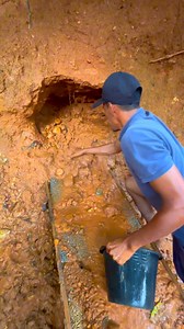 18K views · 222 reactions | Mining pure gold in a unique way on river cliffs #goldmining #puregold #unique #goldpanning #sluicebox #sluice #goldprospecting #goldhunting #lookingforgold #panningforgold #gold | Nepri Andries Tambang Emas | Facebook