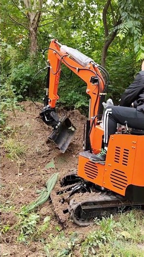 Orange-Black Mini Excavator – Outdoor Digging & Earthmoving