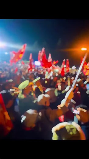 毛泽东毁誉参半，但去世五十年仍能受到人们追随喜爱，如今的中共想执政也只能打着毛泽东的旗号才有执政合理性#毛泽东