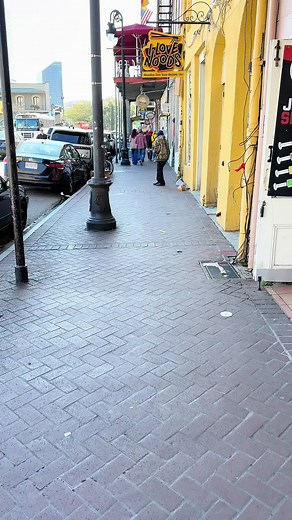 Doing some shopping on Decatur Street in the French Quarter #nola #neworleans #louisianatiktok #nolaculture #visitneworleans #funny #onlyinneworleans #neworleanslife #louisiana #frenchquarter