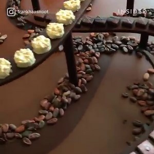 This world-famous pastry chef makes beautiful holiday-inspired desserts. | Insider Dessert