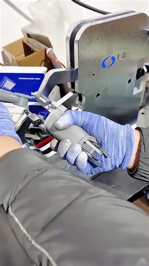 Pneumatic Powered Assembly Press for Secure Handle Attachment on Steel Cables