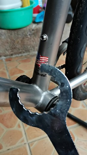 MTB Bottom Bracket Removal! #mtbhacks #mtbbb #bottombracket #litespeed