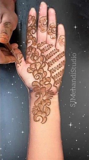 Modern trending mehndi for girls