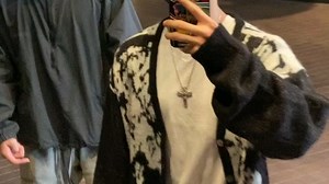 和忙内约会的TRIX，俩人看镜子都觉得神奇…