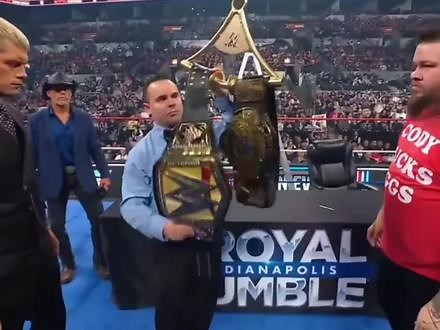 别人都叫超级踢！只有hbk叫下颚粉碎踢，而且伤害加倍😎#wwe #冠军赛 #hbk #科迪罗兹 #凯文欧文斯,wwehbk和凯文欧文斯- 抖音