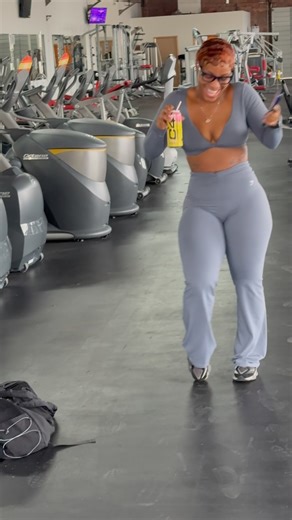 Sammica Cash on Instagram: "Listen up if you are sick stay at home!! I can not afford to be sick! Gone model that lil outfit and see ya next week! I know all trainers feel me!!! @_fiitjazz I love ya! But you got to go!! #personaltraining #fyp #houstontrainer #personaltrainer #instagood"