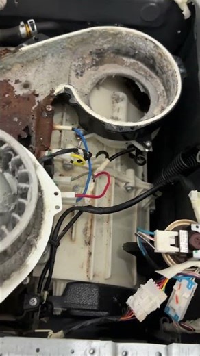 Lava e seca não seca roupas, duto aberto escapando ar