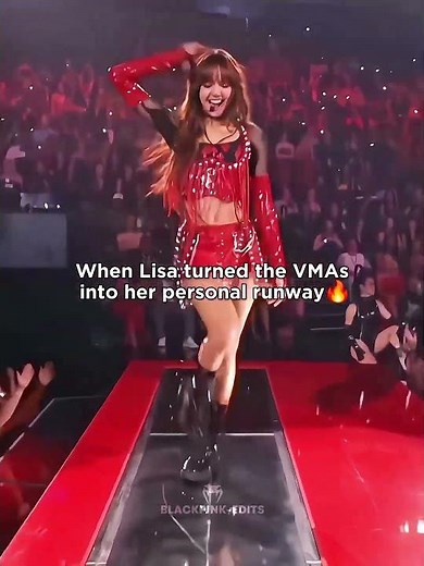 Lisa's model walk at the VMAs!! 🤯🔥 #lisa #blackpink