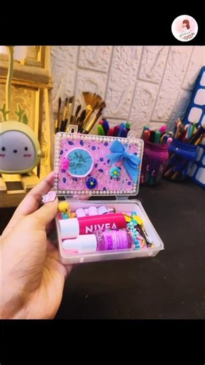 DIY cute wallet alert! So fun to make and perfect to carry tiny essentials around!#miniorganizer