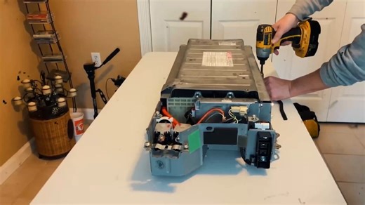 4K views · 55 reactions | How long does a hybrid battery really last? | TopSpeed | Facebook