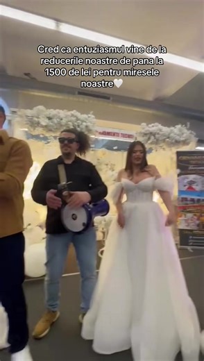 Așa arată distracția atunci când pasiunea pentru rochii se întâlnește cu oameni frumoși. 🤍 Mulțumim din suflet tuturor celor care au fost alături de noi și celor care apar în acest videoclip pentru energia, zâmbetele și vibe-ul minunat. Fără voi, momentele acestea nu ar fi fost la fel. @Alex Popovici 🎵 @agaevents @xtempo.show @Expo Plaza Bacau @ornamente.tecuci La TU ȘI EU Style Bacău, fiecare rochie este creată de la zero, exact după dorințele tale, cu materiale noi și modificări incluse, pen