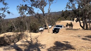 We've been out and about testing the GWM Cannon XSR off-road. We were testing out a number of its off-road driving features. 1. Going up in 4lo with front and rear diffs locked (as well as centre), much more fuss free. 2. In 4lo testing out descent control - can hear brake activate quite clearly toward end. 3. In 4hi can see traction control kicking in to modulate wheelspin. 4. Showing off the steering assist function that locks inside rear wheel in low range to help make those tight turns. | ca