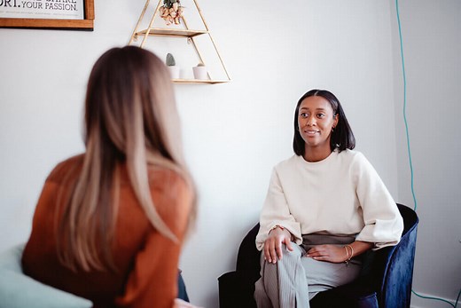 Psychotherapists vs Social Workers: What to choose?