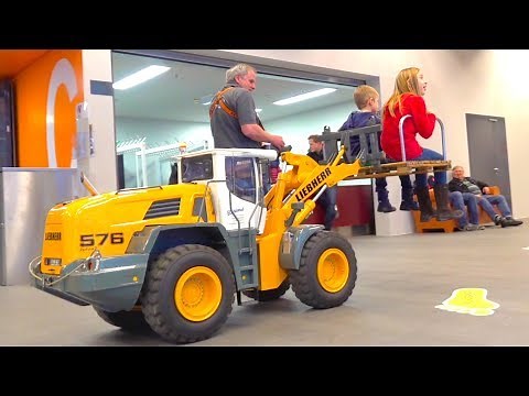 XXXL BIG SCALE RC MODEL! LIEBHERR WHEEL LOADER TRANSPORT KIDS! KIDS RC TRUCK TOUR!