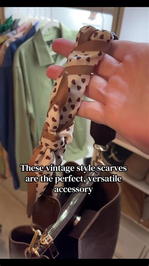 I’m loving these vintage style scarves! #handbags #purse #handbag #twilly #scarf