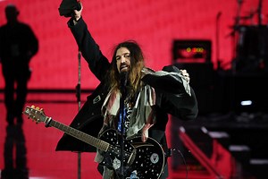 Watch Billy Ray Cyrus aimlessly wander the stage at Liberty Inaugural Ball