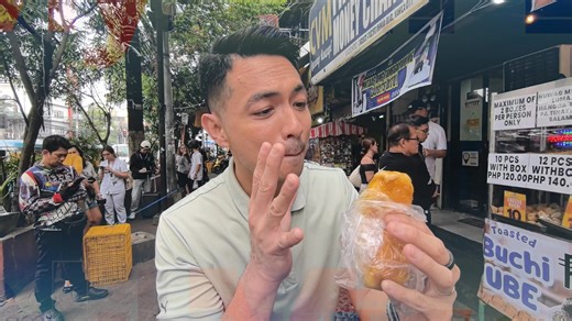 Dalawang linggo pa lang nang magbenta ulit ng spanish bread si Airese sa kaniyang munting tindahan sa España, Maynila ay dinumog na siya ng mga customer na gusto itong matikman. Ano nga ba ang meron sa produkto niya at ito ay pumatok sa marami? Alamin 'yan dito lang sa #MyPuhunan: Kaya Mo!, Linggo, February 15, 2026, 4 p.m. sa Kapamilya Channel, Kapamilya Online Live, A2Z, ALLTV2, youtube.com/abscbnnews, at sa iba pang ABS-CBN News online platforms. #MyPuhunanKayaMo | ABS CBN Integrated News & C