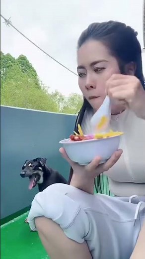 Mời anh chi ăn cơm với em